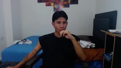 Snapshot of logannthh chatting on October 31, 8:15 am logannthh online show from October 31, 8:15 am