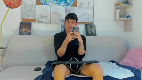 loganoficialx online show from April 15, 2:35 pm