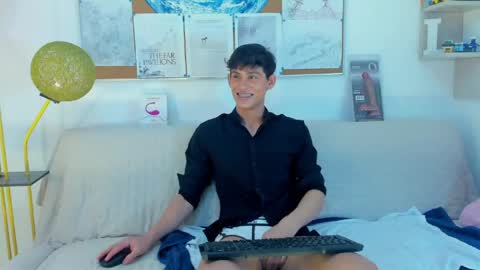 loganoficialx online show from April 23, 8:00 pm