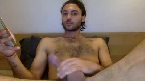 Snapshot of logeil27 chatting on November 4, 8:35 am logeil27 online show from November 4, 8:35 am