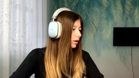 Snapshot of loisecromack chatting on March 29, 11:43 am Kate online show from March 29, 11:43 am