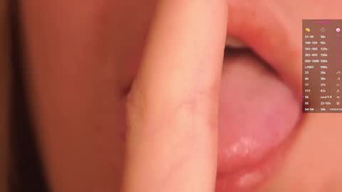 Snapshot of loiskapoi chatting on October 29, 7:26 pm Elza online show from October 29, 7:26 pm