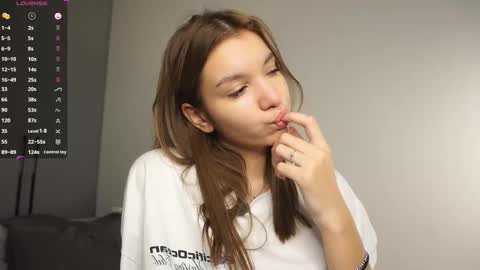 Snapshot of loiskapoi chatting on November 29, 7:39 pm Elza online show from November 29, 7:39 pm