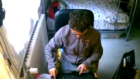 lokoum39 online show from October 15, 8:25 am