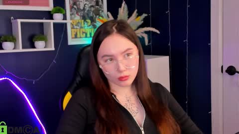 Lola online show from February 5, 11:15 am