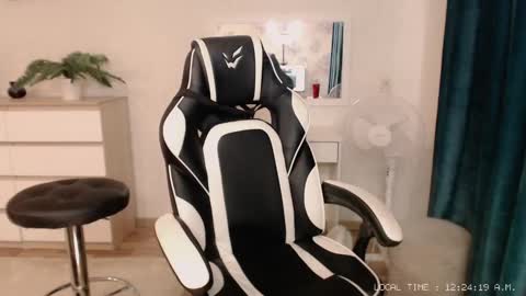  Lola  online show from January 27, 7:24 am