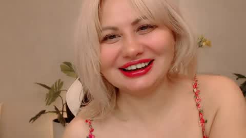 Snapshot of lola_anderson chatting on April 10, 6:07 am Lola online show from April 10, 6:07 am