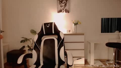 Snapshot of lola_anderson chatting on April 25, 1:41 pm Lola online show from April 25, 1:41 pm