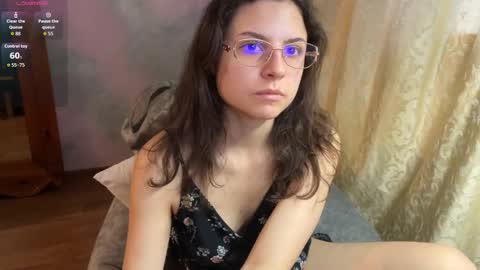 lola_aspis online show from December 5, 3:15 am