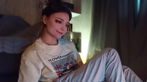 lola online show from February 4, 9:59 am