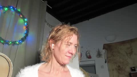 lola_belgium online show from December 30, 8:15 pm