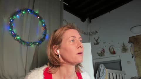 lola_belgium online show from January 1, 2:42 pm