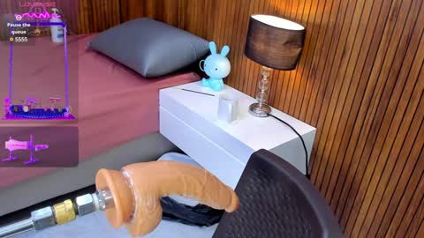 Snapshot of lola_clit chatting on January 22, 1:31 am lola online show from January 22, 1:31 am