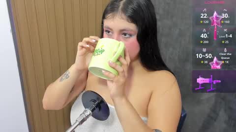 Snapshot of lola_clit chatting on September 11, 11:43 am lola online show from September 11, 11:43 am