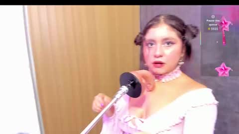 Snapshot of lola_clit chatting on October 11, 11:31 am lola online show from October 11, 11:31 am