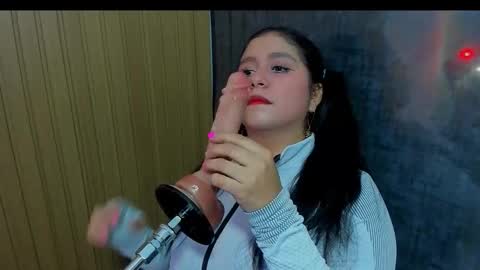 Snapshot of lola_clit chatting on October 14, 12:06 pm lola online show from October 14, 12:06 pm