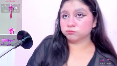 Snapshot of lola_clit chatting on November 9, 12:03 pm lola online show from November 9, 12:03 pm