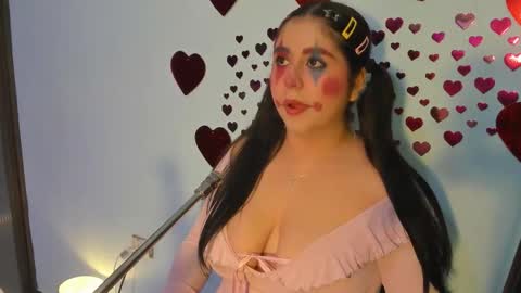 lola online show from February 7, 12:09 pm