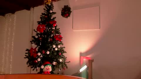 Snapshot of lola_cocks chatting on December 19, 1:28 am mara online show from December 19, 1:28 am