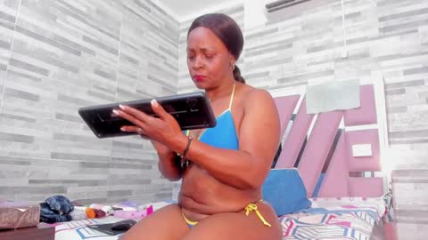 Lola online show from December 27, 2:22 pm