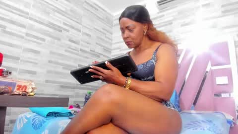Lola online show from February 27, 11:20 am