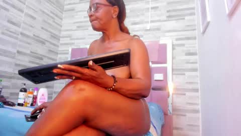 Lola online show from March 1, 2:34 pm