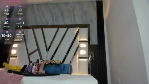 Lola online show from October 25, 11:40 am