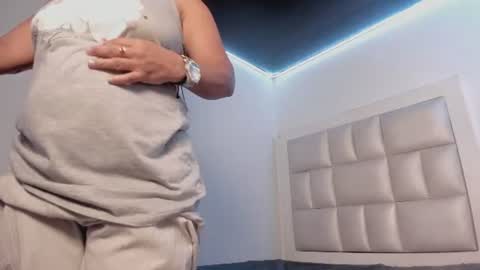 lola_js online show from July 27, 12:01 pm