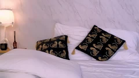 lola_lewis online show from May 1, 3:00 am