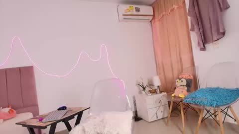 lola_lustrum online show from April 26, 1:31 pm