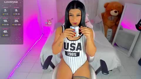 lola oberly online show from January 31, 11:03 am