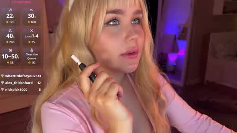 Snapshot of lola_razee chatting on April 16, 9:39 pm lola_razee online show from April 16, 9:39 pm