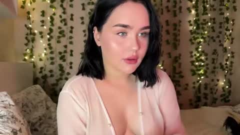 Snapshot of lola_razee chatting on July 18, 10:24 pm lola_razee online show from July 18, 10:24 pm