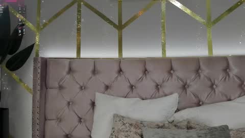 lola_saenz__ online show from March 18, 11:57 am