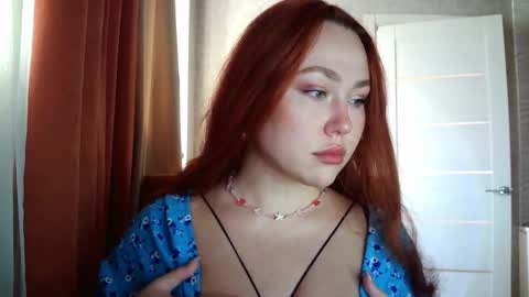 Snapshot of lolaamint_ chatting on February 23, 11:29 am LolaaMint online show from February 23, 11:29 am