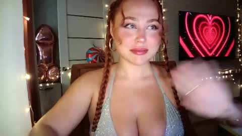 LolaaMint  online show from August 5, 11:35 am