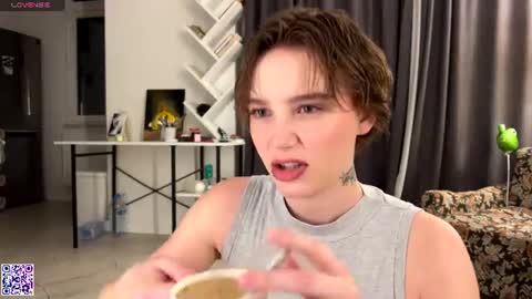 Snapshot of lolaatatee chatting on July 9, 8:35 pm lolaatatee online show from July 9, 8:35 pm