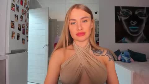 Snapshot of lolabani675452 chatting on December 20, 10:22 am lolabani675452 online show from December 20, 10:22 am