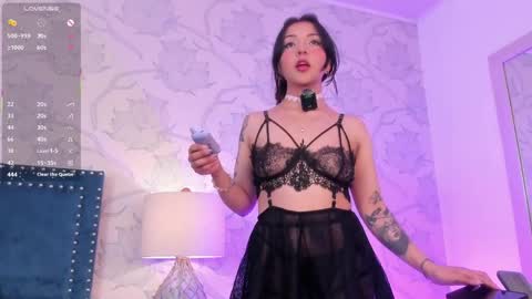 Snapshot of lolaberry_ chatting on April 3, 4:32 am Lola Berry online show from April 3, 4:32 am