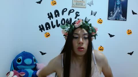 Snapshot of lolabloomx chatting on November 1, 2:46 am lolabloomx online show from November 1, 2:46 am