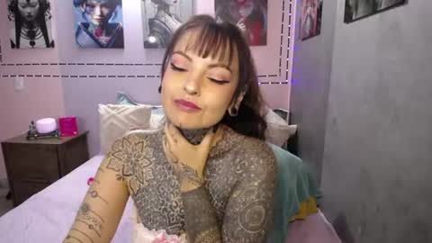 Snapshot of lolabrouse__ chatting on July 21, 8:55 pm Lola online show from July 21, 8:55 pm