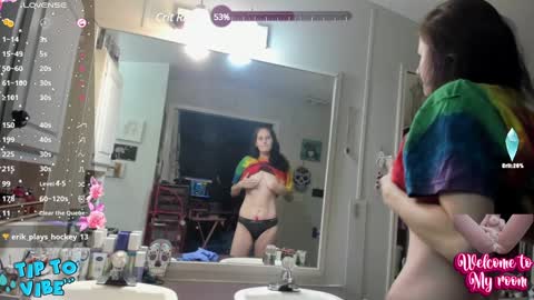 Snapshot of lolabunny9 chatting on December 2, 3:47 pm Lola online show from December 2, 3:47 pm