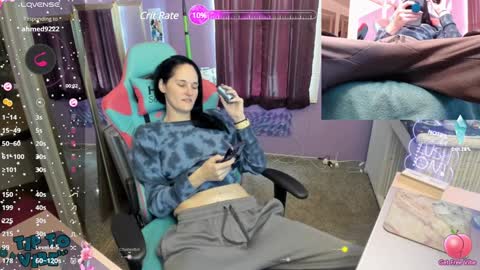 Snapshot of lolabunny9 chatting on December 5, 3:50 pm Lola online show from December 5, 3:50 pm