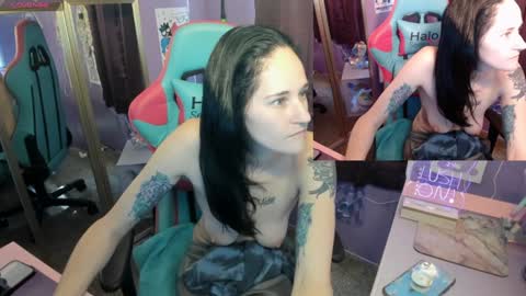 Snapshot of lolabunny9 chatting on December 6, 6:06 pm Lola online show from December 6, 6:06 pm