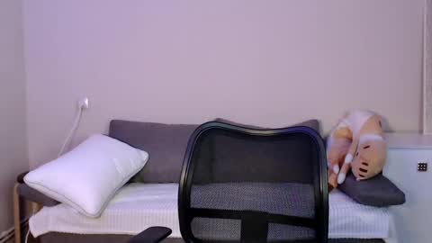 lolacash777 online show from May 3, 6:14 pm