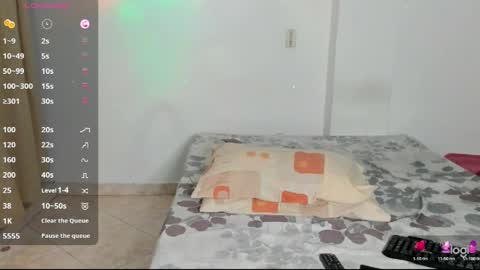 Snapshot of lolacute69 chatting on April 8, 3:50 am Lola help me get to 100 thumbs online show from April 8, 3:50 am