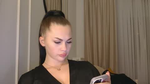 Snapshot of lolafoxyy chatting on December 4, 6:39 pm lolafoxyy online show from December 4, 6:39 pm