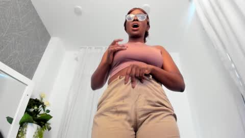 lola online show from October 8, 2:04 pm