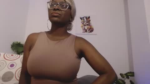 lola online show from October 19, 5:19 am