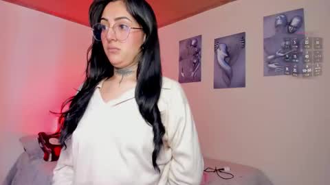 Snapshot of lolaleah_ chatting on December 5, 4:58 pm Lola online show from December 5, 4:58 pm